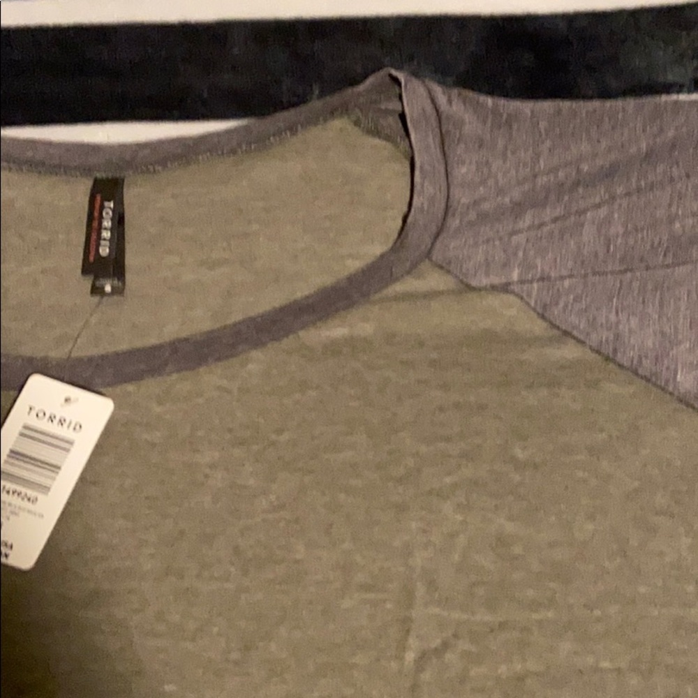 TORRID SHORT SLEEVE PREMIUM TEE TOP - Picture 7 of 8